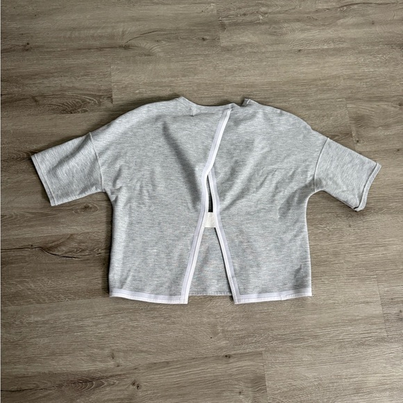 Lululemon Women’s Workout Top - Picture 4 of 6